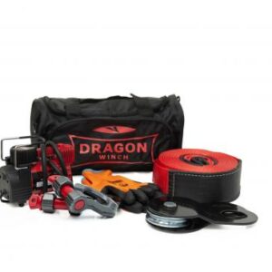 tas voor off-road accessoires bestaand uit: kleine compressor, boomband 9m, 2x harpsluiting 6 ton 7/8", klapblok / katrol 8 ton en handschoenen